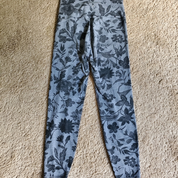 Old navy leggings - Picture 2 of 3